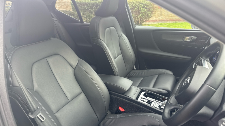 Volvo XC40 2.0 B3P Ultra Dark 5dr Auto Petrol Estate